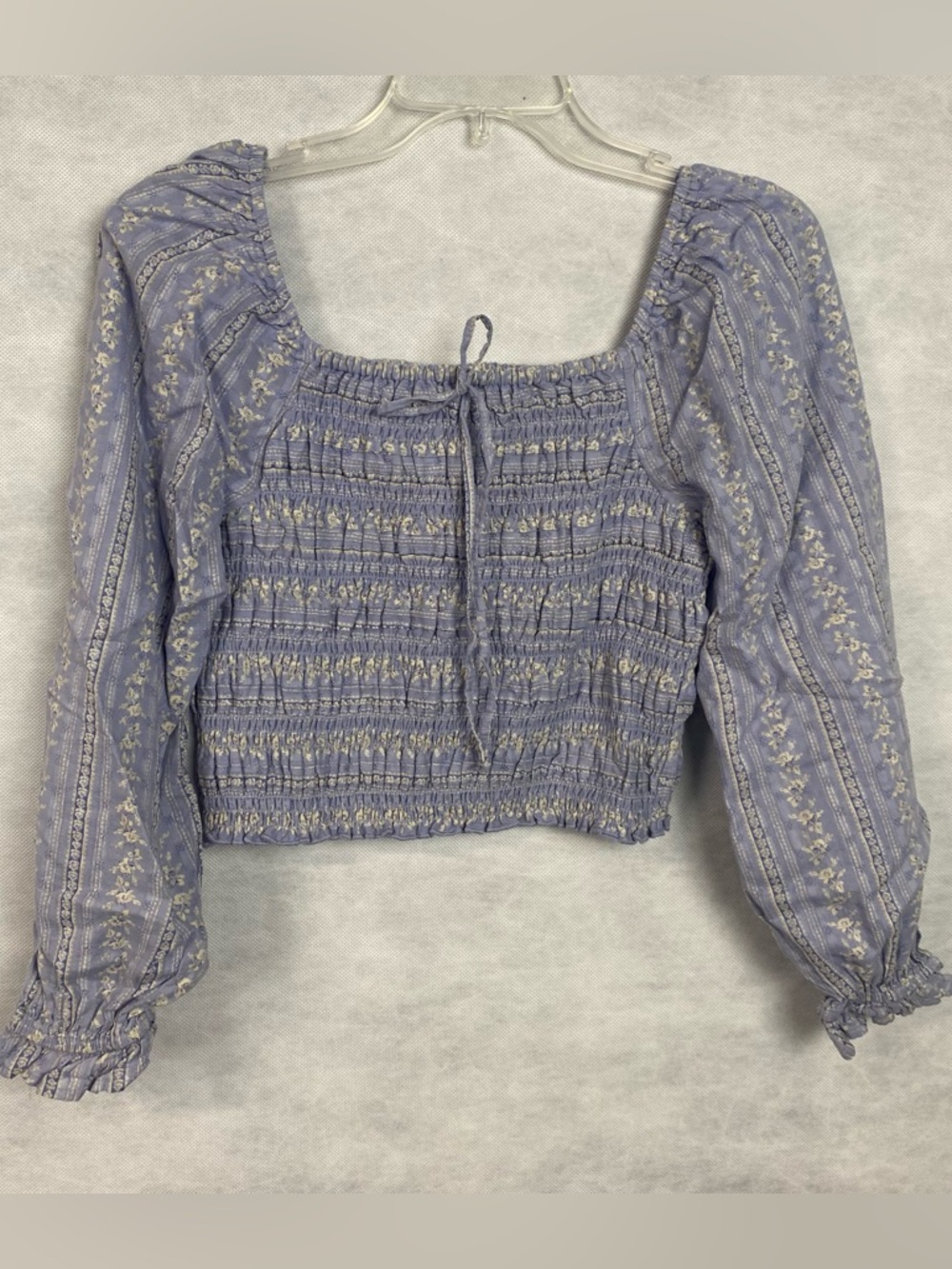 American Eagle Blouse Womens Medium Lavender Floral Smocked Crop Top Long Sleeve